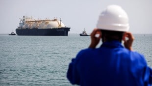 Von einer Abhängigkeit zur anderen: Flüssiggastransporter in einem französischen Hafen