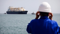 Von einer Abhängigkeit zur anderen: Flüssiggastransporter in einem französischen Hafen