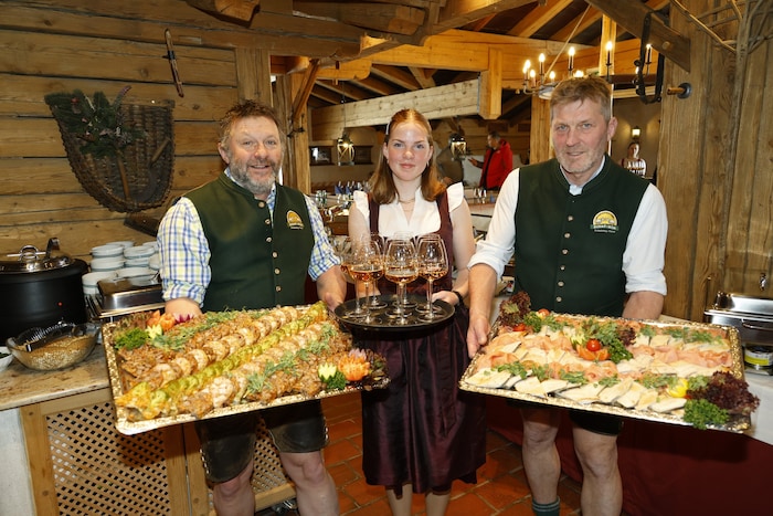 Mahlzeit: Bei Reini (li.) und Heinz Schütter blieben keine Wünschen offen.
