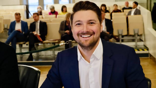 NEOS-Klubobmann Niko Swatek bringt die Leobner Causa in den Landtag.