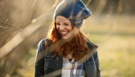 Wenn wir drauf losprusten, fährt das Stresssystem runter. Cortisol und Adrenalin sinken, das ...