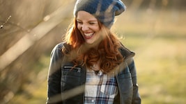 Wenn wir drauf losprusten, fährt das Stresssystem runter. Cortisol und Adrenalin sinken, das ...