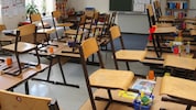 Die Klassenzimmer bleiben trotz der Hitze nicht leer. (Symbolbild)