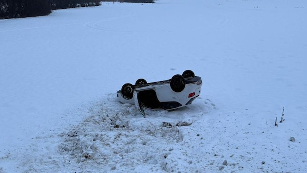 Die Pkw-Lenkerin konnte sich selbstständig befreien.