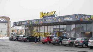 Der Nahversorger Unimarkt zog sich aus dem Filialgeschäft zurück. Spar übernimmt 23 Filialen.