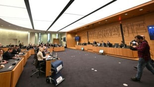 Der Untersuchungsausschuss im Parlament musste sich heute mit hochtechnischen Fragen befassen. 