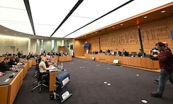Der Untersuchungsausschuss im Parlament musste sich heute mit hochtechnischen Fragen befassen. 