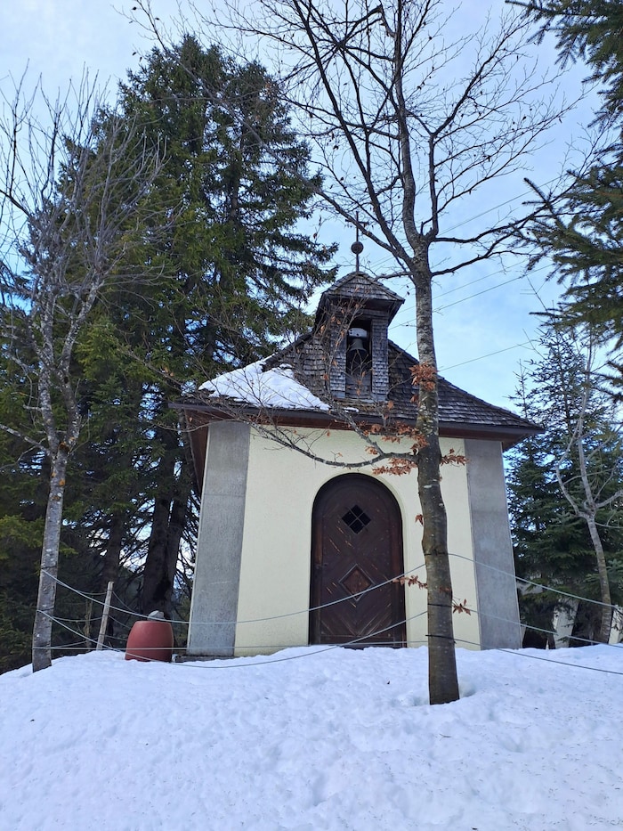 Die Kapelle wurde wieder aufgebaut und im Juli 1997 eingeweiht.