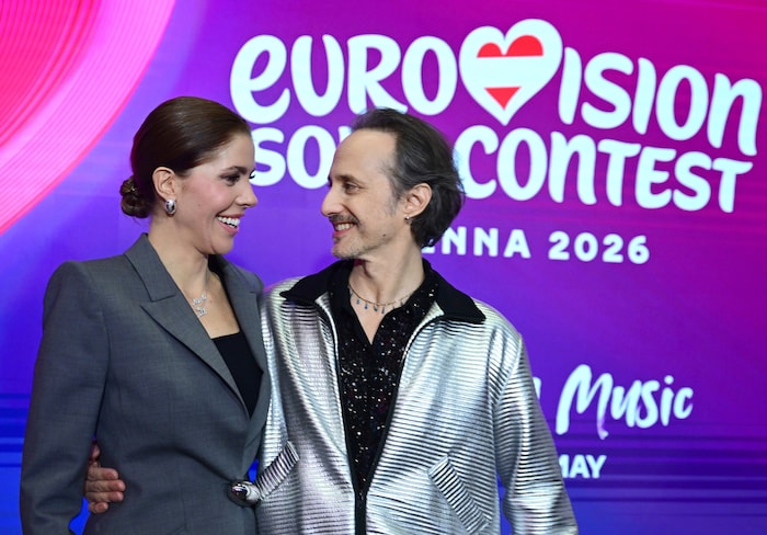 Die beiden zögerten nicht lang, als das Angebot kam, den Song Contest zu moderieren.