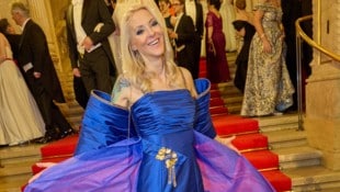 Letztes Jahr in einem Traum in Blau: Simone Lugner auf dem Wiener Opernball 2025.