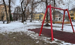 Am Spielplatz gegenüber des Peraugymnasiums herrscht nach dem Einsatz eisige Stille.