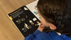 Unter anderem dienen Bücher zur Verkehrserziehung (Symbolfoto) den Betrügern als Köder.