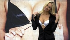 Sie wurde in den 2000ern als Wonderbra-Model weltberühmt. In diesem Jahr beehrt sie den Wiener ...