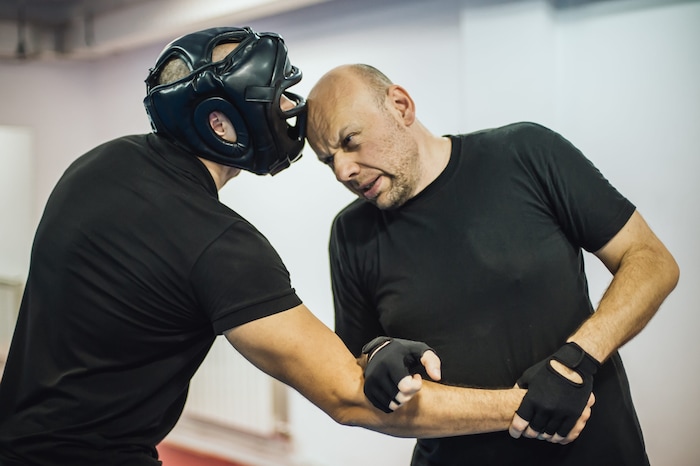 Festhalten am Handgelenk und Headbutts? Bei Sparta Royale alles nicht erlaubt!