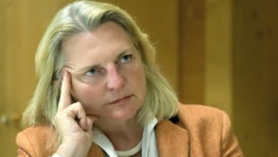 Kneissl hat seit 2020 ein Arbeitsverbot in Österreich.