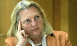 Kneissl hat seit 2020 ein Arbeitsverbot in Österreich.