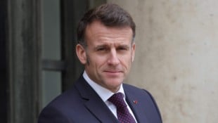 Frankreichs Präsident Emmanuel Macron hat sich am Donnerstag wieder ohne Sonnenbrille gezeigt.