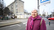Frau K. ist alles andere als erfreut und meint resigniert: „Eine weitere Verzögerung überrascht ...
