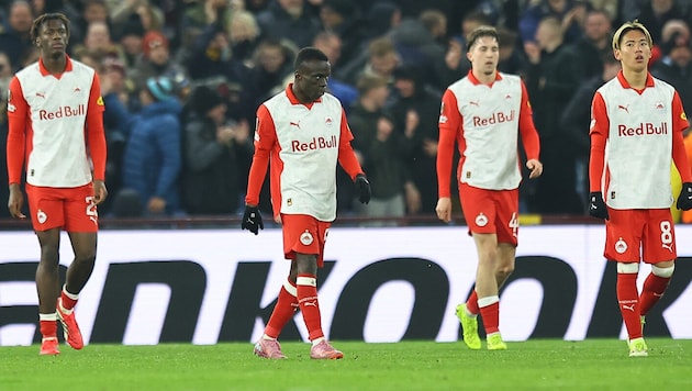 Heads down for the Salzburg players...