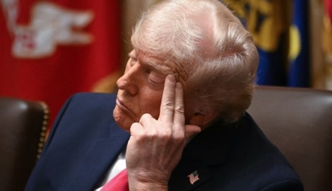 Ist Trump hier tatsächlich eingeschlafen oder hat er sich einfach nur gelangweilt, wie er nun ...