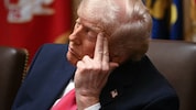 Ist Trump hier tatsächlich eingeschlafen oder hat er sich einfach nur gelangweilt, wie er nun ...