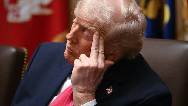 Ist Trump hier tatsächlich eingeschlafen oder hat er sich einfach nur gelangweilt, wie er nun ...