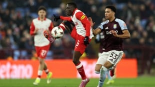 Soumaila Diabate zeigte gegen Aston Villa eine starke Leistung.