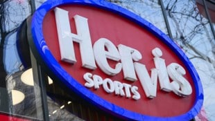 APA/ROLAND SCHLAGER Spar hat kürzlich seine defizitäre Sporthandelstochter Hervis verkauft.