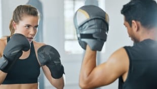 Sport mit dem Partner kann sich unterschiedlich auf die Beziehung auswirken.