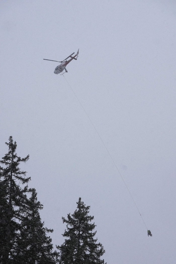 Lindsey Vonn was transported away by helicopter.