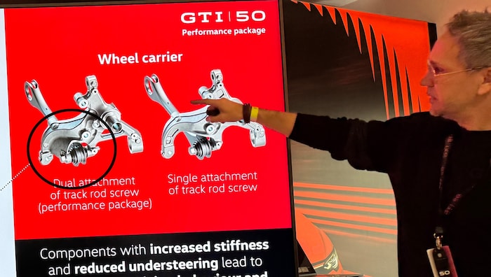 VW-Chefdynamiker Lars Frömmig erklärt die Fahrwerksmodifikation mit Performance-Paket.