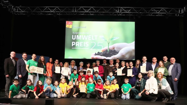 Die nächste Umweltpreis-Preisverleihung kommt bestimmt! Bewerben dürfen sich Einzelpersonen ab ...