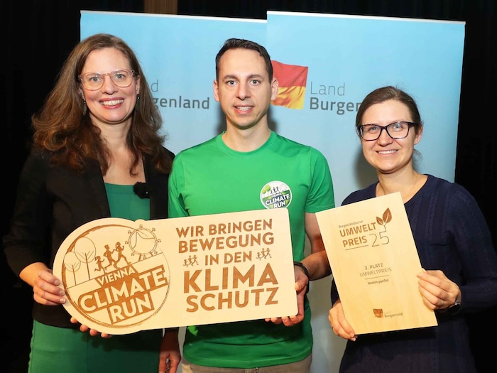 Vize-Landeschefin Haider-Wallner mit „Climate Runner“ Stephan Neuberger und seiner Frau Theresa.