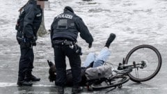 Das Glatteis-Chaos führt zur politischen Rutschpartie im roten Rathaus.