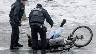 Das Glatteis-Chaos führt zur politischen Rutschpartie im roten Rathaus.