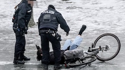 Das Glatteis-Chaos führt zur politischen Rutschpartie im roten Rathaus.