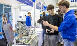 Besucher hatten auch in der Industriehalle viel zu bestaunen und auszuprobieren!
