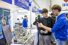Besucher hatten auch in der Industriehalle viel zu bestaunen und auszuprobieren!