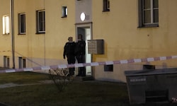 Die Frau wies ebenfalls Stichverletzungen auf.