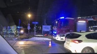 EInsatzkräfte suchen nach Vermissten im Eis-See.