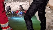 EInsatzkräfte suchten auf einer Einstiegsstelle in den Stadtsee..