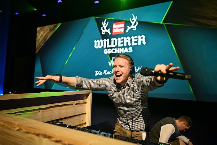 DJ Fredi Hahn heizte der Menge ordentlich ein. Schon zu Beginn machte der kronehit-Moderator ...