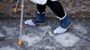 Manche Berliner ziehen sogar Socken über die Schuhe, um einen besseren Halt zu haben.