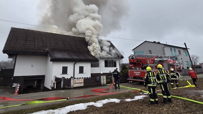 Mehr als 70 Feuerwehrleute waren im Einsatz.