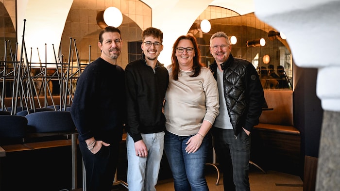 Adelheid Heinzl (Standortmanager Surace) bei der Lokalübergabe mit Peter Schörgendorfer, Julian ...