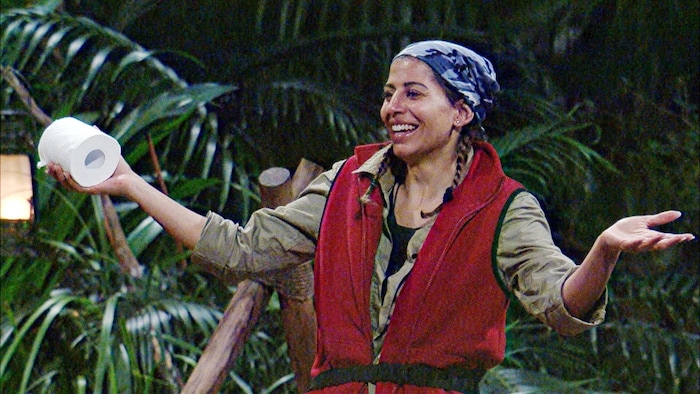 Eva Benetatou hat eine Rolle Klopapier bekommen.