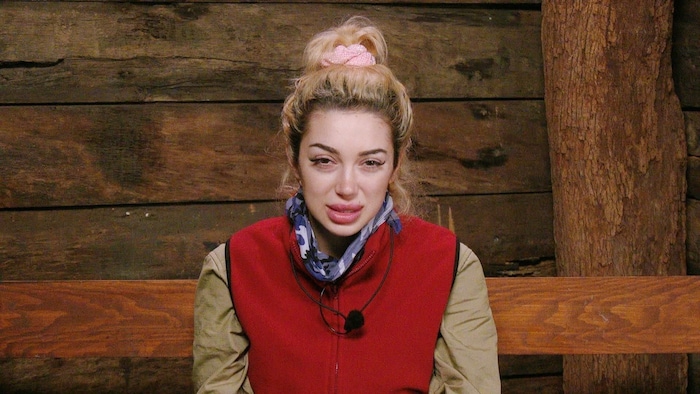 Reality-Star Ariel sorgt für Kontroversen und meinte, auf TikTok gehört zu haben, dass die Erde ...