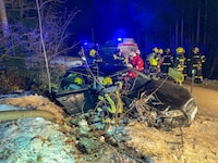 Der Beifahrer konnte sich nicht aus dem Wagen befreien. 