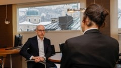 Der Direktor der Sparkass, Claus Graggaber, im Gespräch mit „Krone“-Redakteur Matthias Nagl.