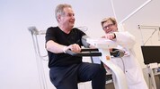 Der beliebte Kastelruther-Spatzen-Sänger Norbert Rier ist ein vorbildlicher Patient und streut ...